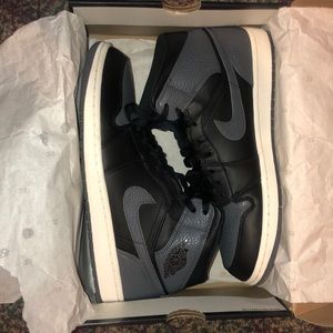 Air Jordan 1 Mid Dark Grey & White